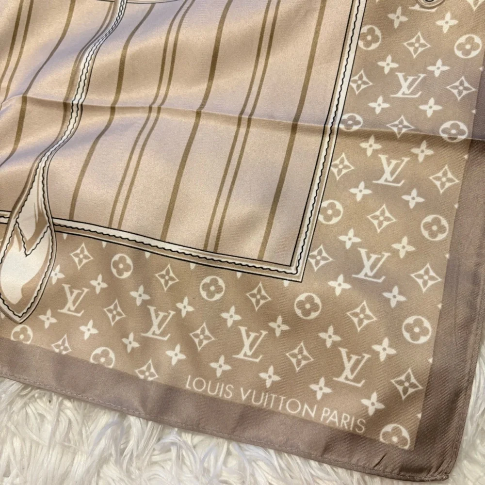 My Neverfull Shawl 35x35 inch luxury vibes Silky scarf LOUIS VUlTTON‼️LAST ONE